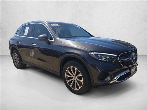 Used 2024 Mercedes-Benz GLC 300 4MATIC image 3
