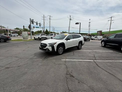 Used 2023 Subaru Outback Premium AWD/4WD image 6