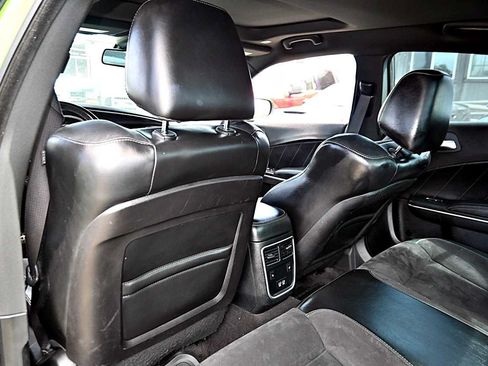 Used 2017 Dodge Charger R/T Scat Pack w/ Technology Group RWD image 19