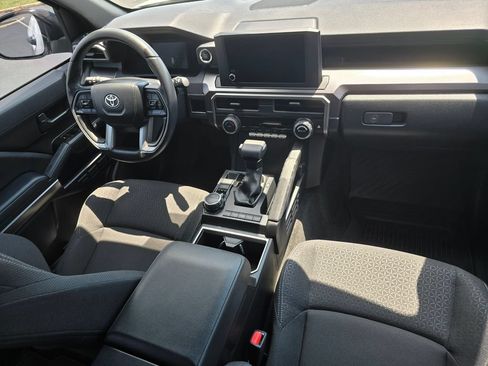 Used 2025 Toyota 4Runner SR5 AWD/4WD image 29