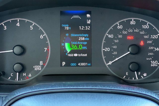 Used 2025 Toyota Corolla LE FWD image 27