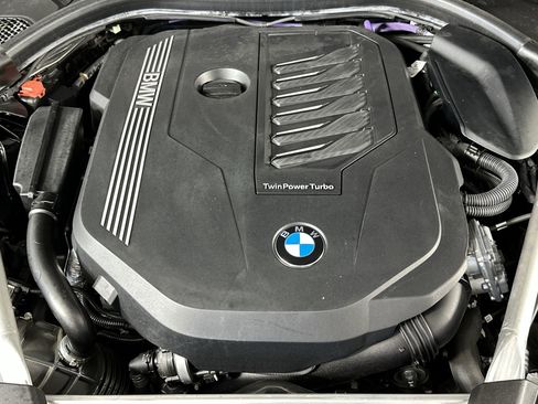 Used 2022 BMW 540i w/ Premium Package image 32