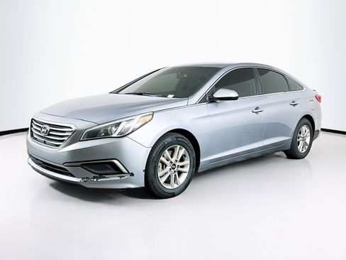 Used 2017 Hyundai Sonata SE w/ Cargo Package image 3