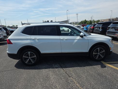 Used 2018 Volkswagen Tiguan SEL FWD image 3