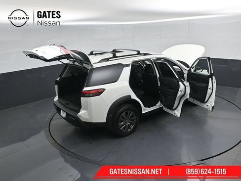 Used 2024 Nissan Pathfinder SV AWD/4WD image 49