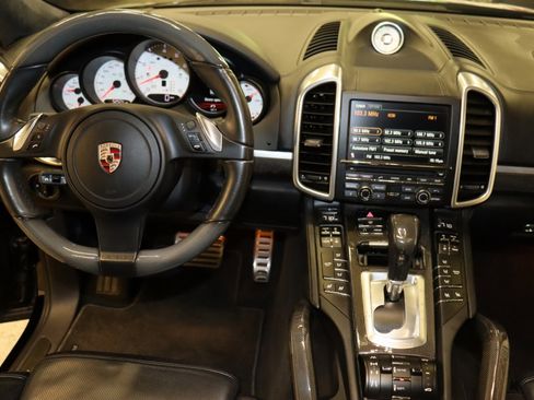 Used 2012 Porsche Cayenne Turbo image 5