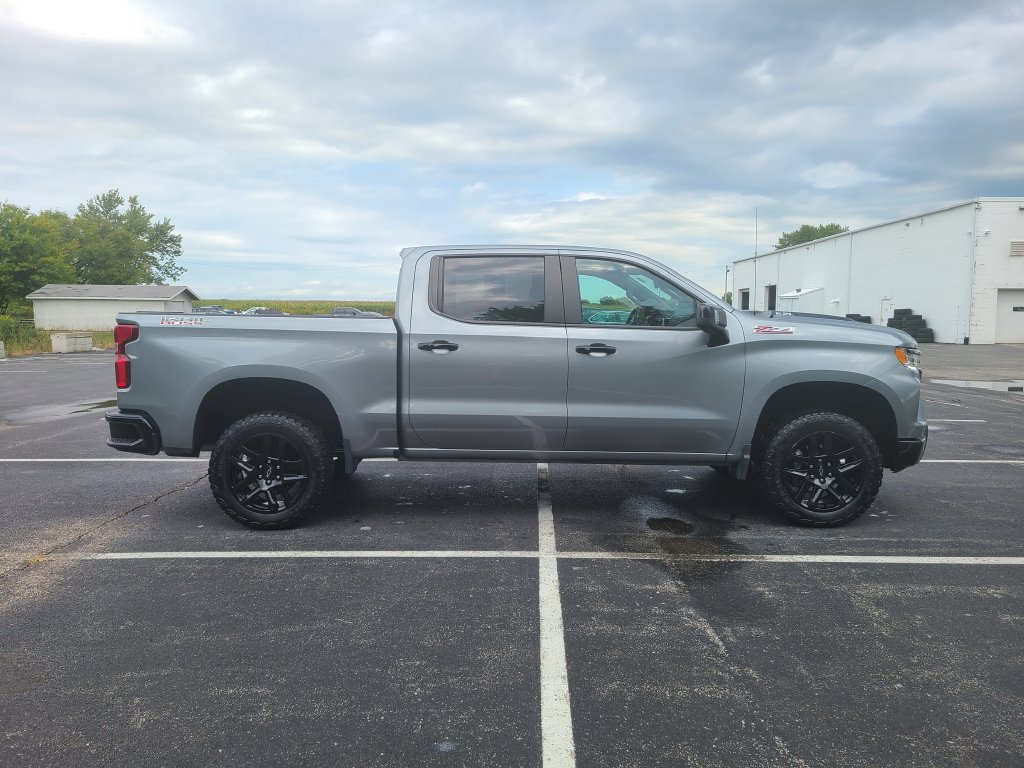 Used 2024 Chevrolet Silverado 1500 LT Trail Boss w/ Convenience Package II AWD/4WD image 9