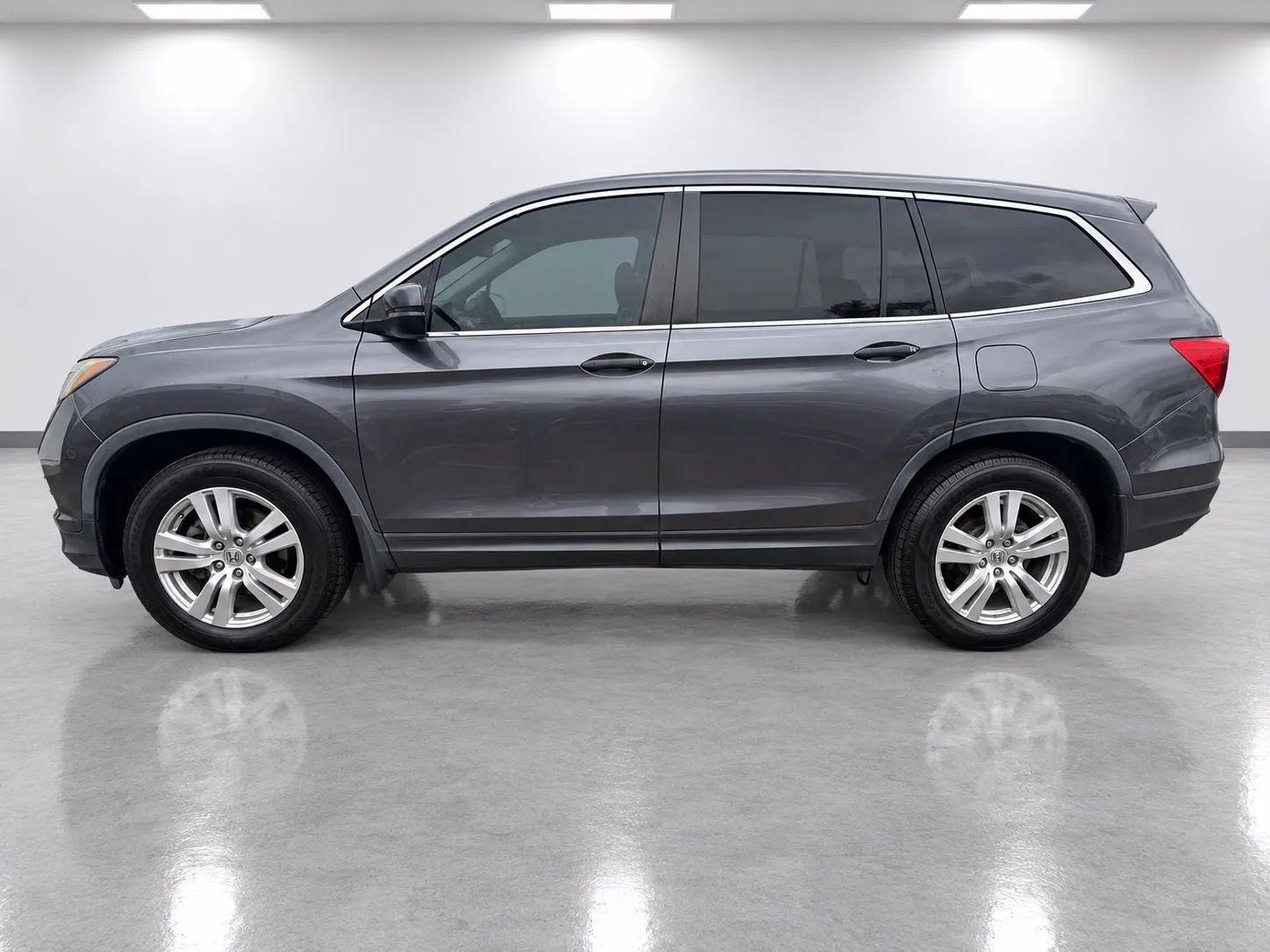 Used 2017 Honda Pilot LX image 8