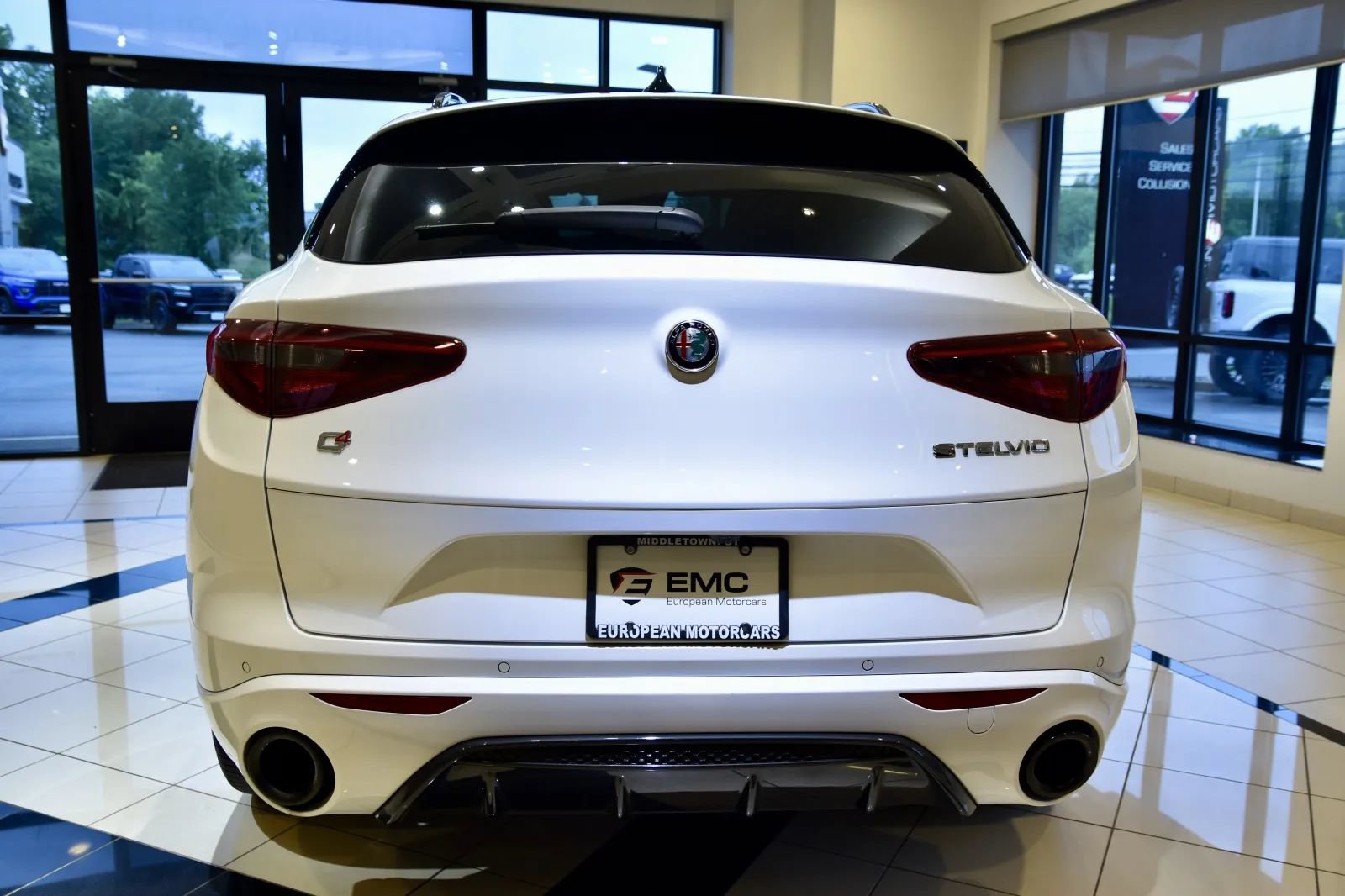 Used 2023 Alfa Romeo Stelvio Veloce AWD/4WD image 5