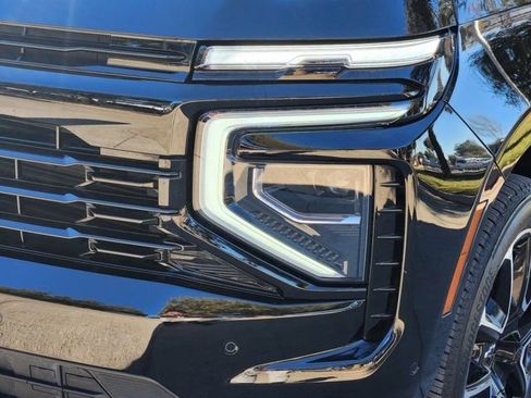 Used 2025 Chevrolet Suburban RST w/ Comfort Package image 17