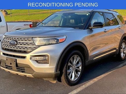 Used 2023 Ford Explorer Limited AWD/4WD image 2