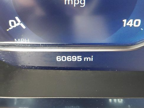 Used 2024 Chevrolet Suburban Premier RWD image 34