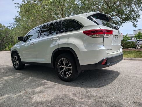 Used 2019 Toyota Highlander Plus AWD/4WD image 5