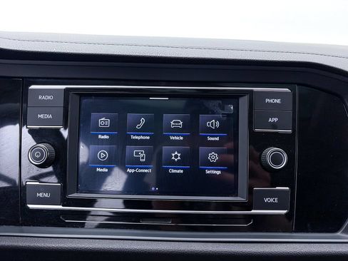 Used 2023 Volkswagen Jetta SE w/ Panoramic Sunroof Package FWD image 21