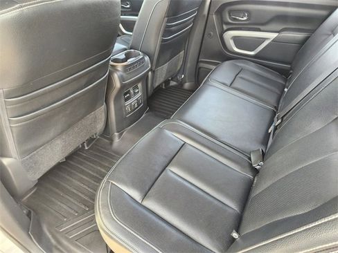 Used 2018 Nissan Titan PRO-4X w/ Pro-4x Convenience Package image 12