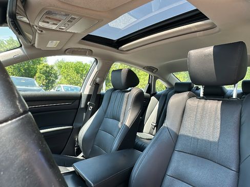 Used 2018 Honda Accord Touring image 14