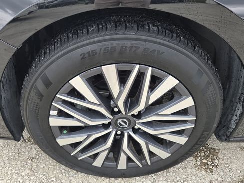 Used 2025 Nissan Altima 2.5 SV FWD image 9