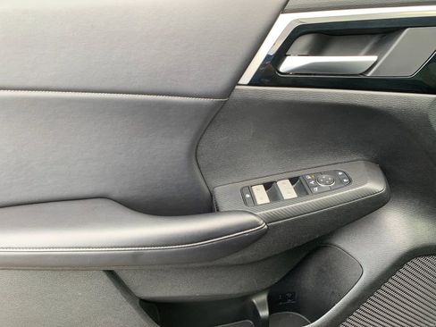 Used 2023 Mitsubishi Outlander SE image 12