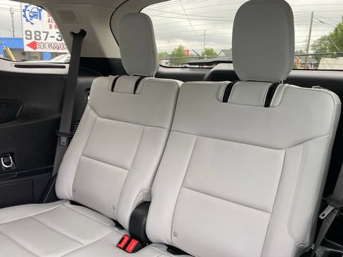 Used 2025 Ford Explorer Platinum w/ LUX Leather Package AWD/4WD image 21