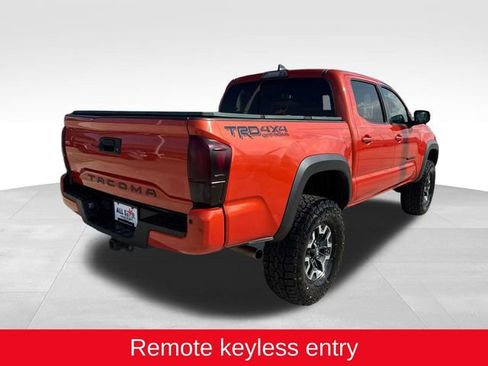 Used 2017 Toyota Tacoma TRD Off-Road image 8