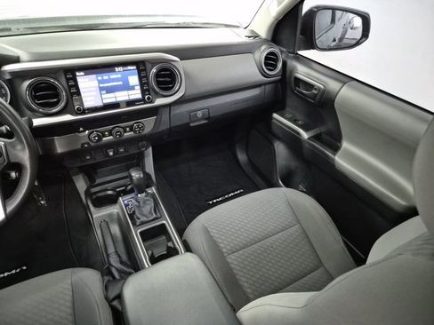 Used 2020 Toyota Tacoma 2WD Double Cab image 12