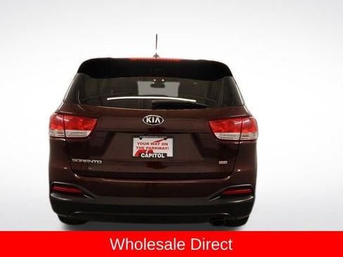 Used 2017 Kia Sorento LX image 3