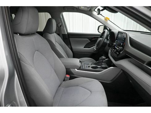 Used 2020 Toyota Highlander L AWD/4WD image 17