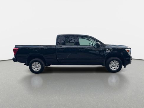 Used 2022 Nissan Titan S image 4