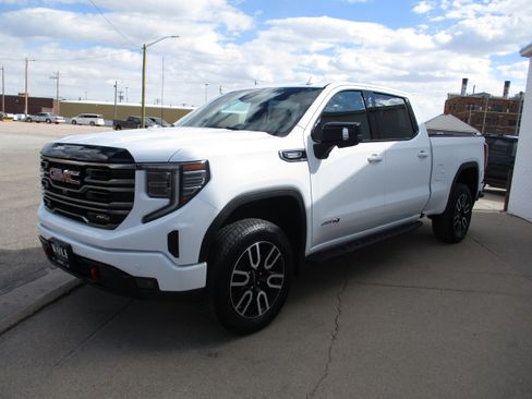 Used 2025 GMC Sierra 1500 AT4 w/ AT4 Premium Package AWD/4WD image 3