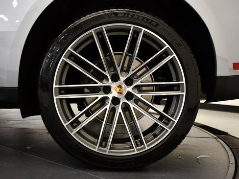 Certified 2026 Porsche Macan AWD/4WD image 16
