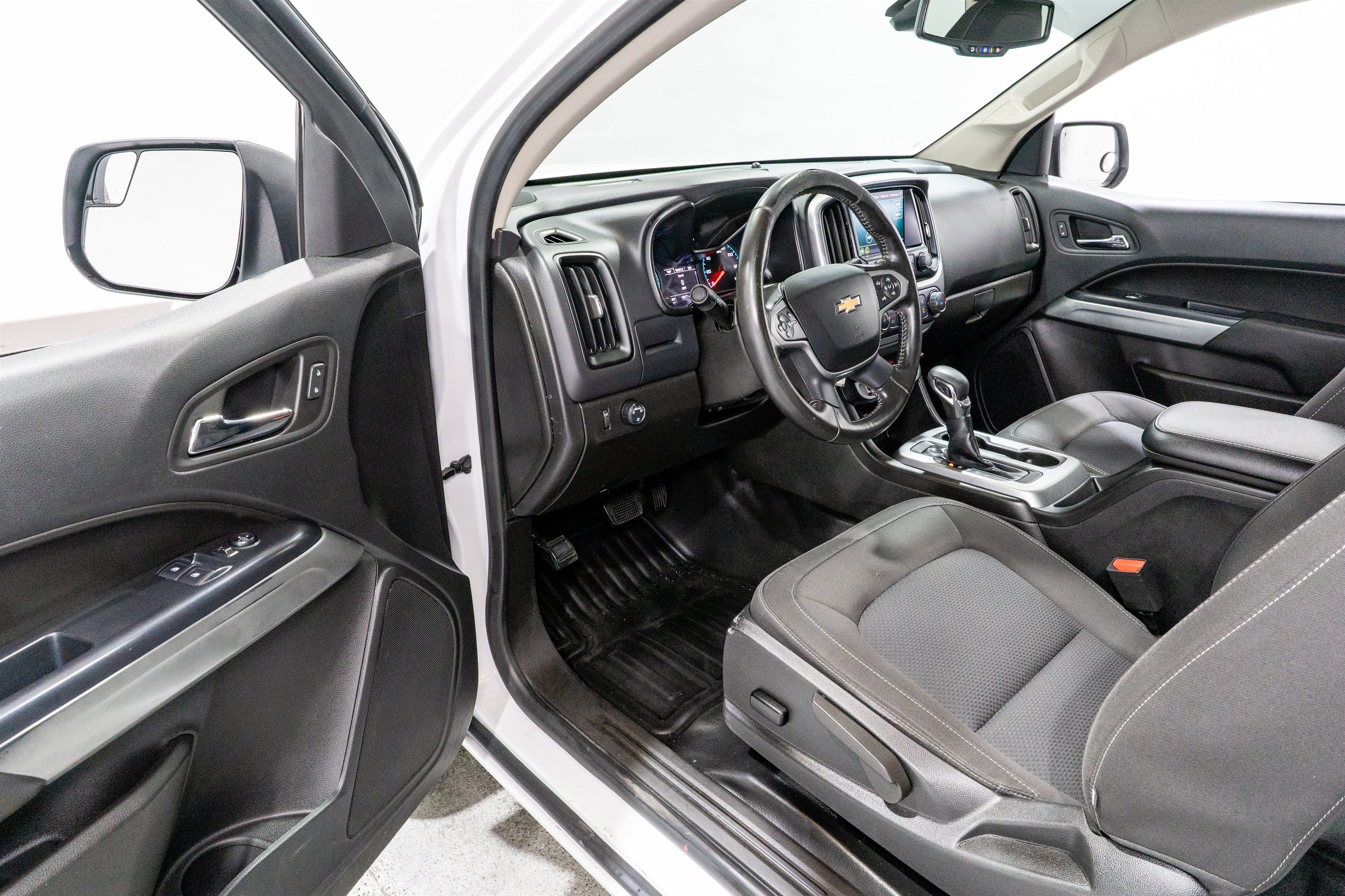 Used 2022 Chevrolet Colorado LT w/ Fleet Safety Package RWD image 16