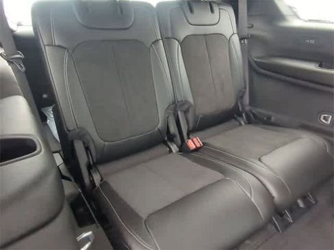 New 2025 Jeep Grand Cherokee L Altitude image 21