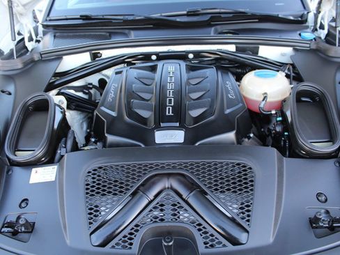 Used 2017 Porsche Macan Turbo AWD/4WD image 39