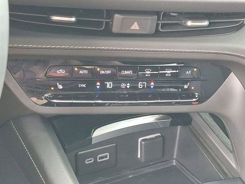Certified 2022 Buick Envision Preferred FWD image 17