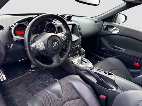 Used 2018 Nissan 370Z Touring Sport RWD image 10