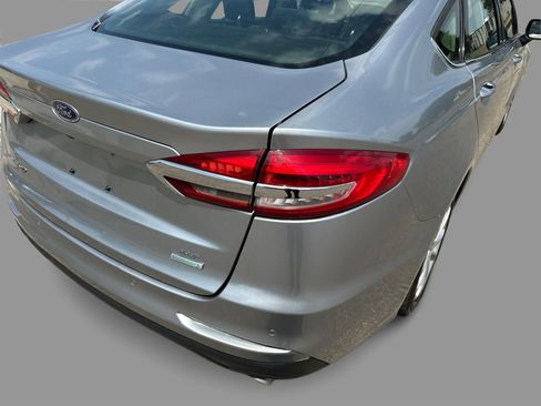 Used 2020 Ford Fusion SE FWD image 27