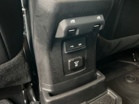 Used 2020 Jeep Wrangler Unlimited Sahara image 36