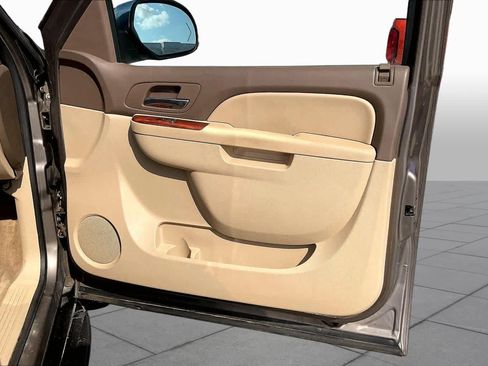 Used 2011 Chevrolet Tahoe LT w/ Texas Edition RWD image 17