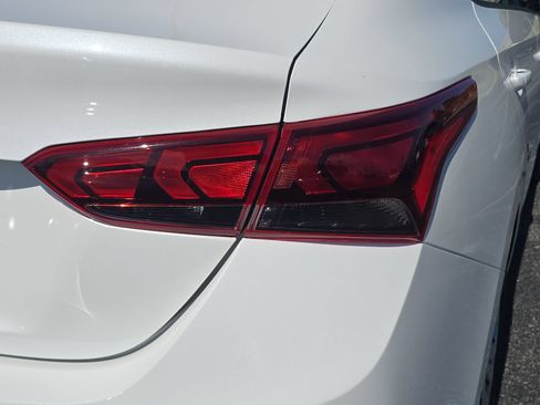 Used 2022 Hyundai Accent SE FWD image 8