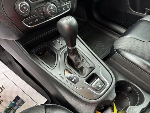 Used 2022 Jeep Cherokee Latitude Lux image 18