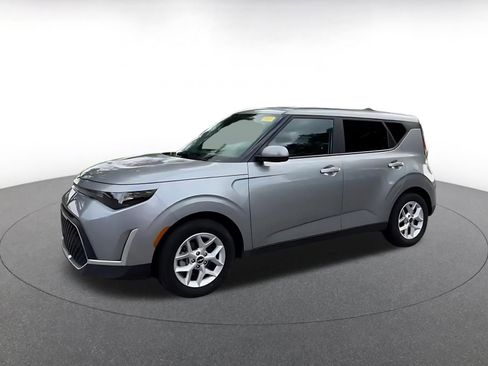 Used 2025 Kia Soul LX w/ LX Technology Package FWD image 7