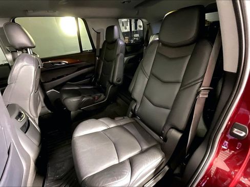 Used 2019 Cadillac Escalade Luxury w/ Escalade Sport Edition AWD/4WD image 35