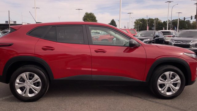 Used 2026 Chevrolet Trax LS FWD image 2