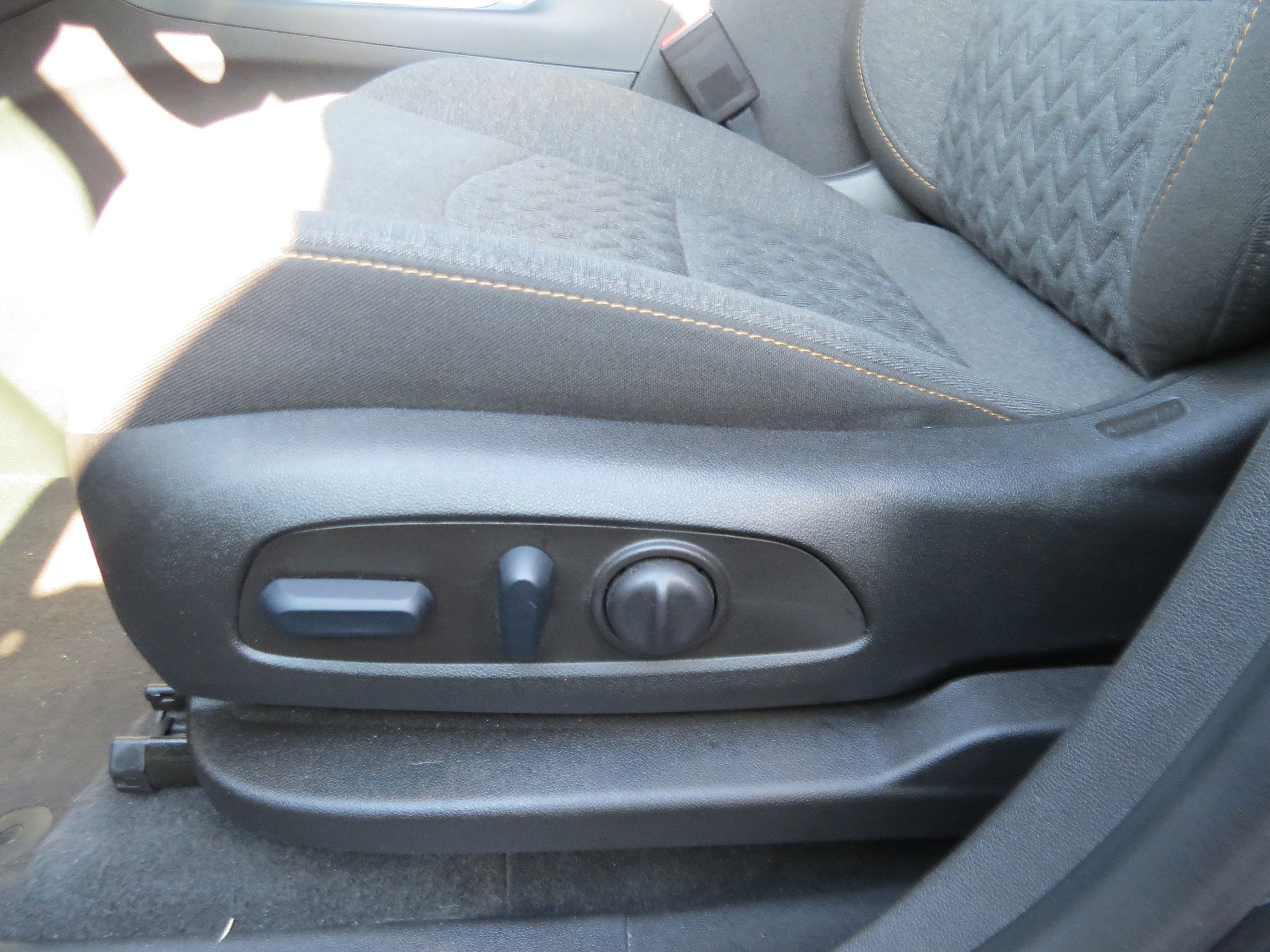 Used 2023 Chevrolet Equinox LT FWD image 11