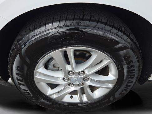 Used 2019 Buick Enclave Essence image 10