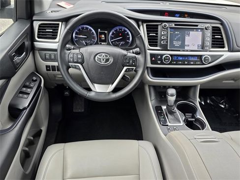 Used 2019 Toyota Highlander XLE image 13