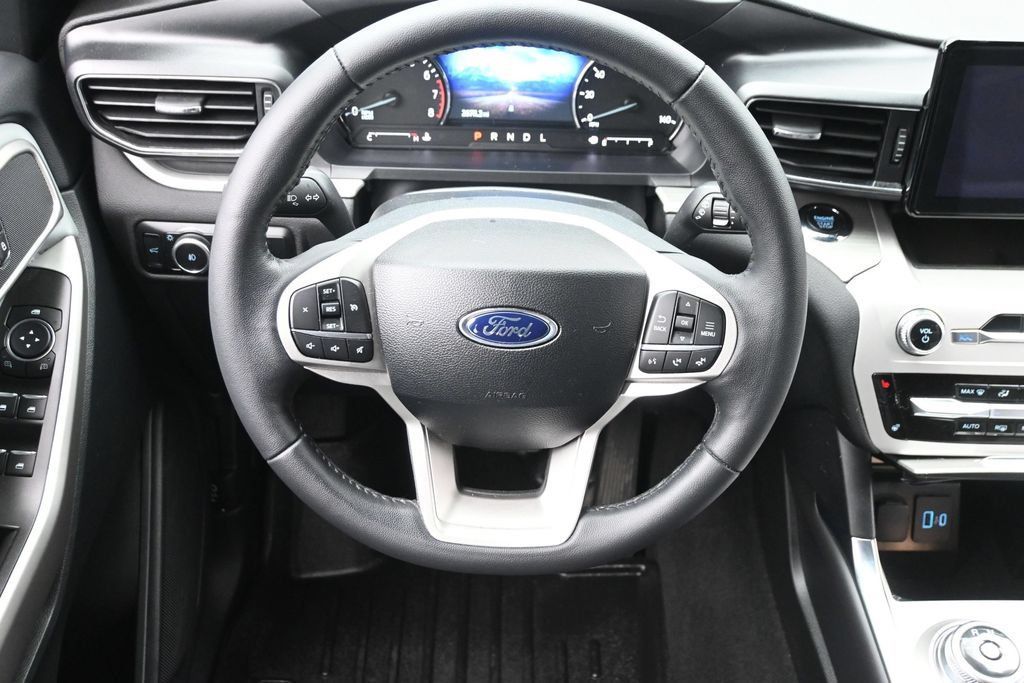 Used 2024 Ford Explorer XLT w/ Equipment Group 202A AWD/4WD image 15