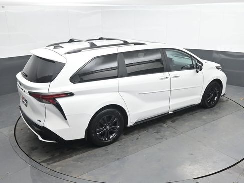 Used 2025 Toyota Sienna XSE AWD/4WD image 14