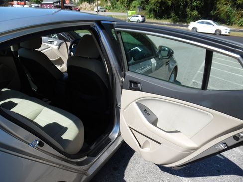 Used 2012 Kia Optima LX w/ Convenience Pkg image 18