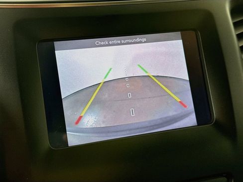 Used 2019 Jeep Cherokee Latitude Plus FWD image 16